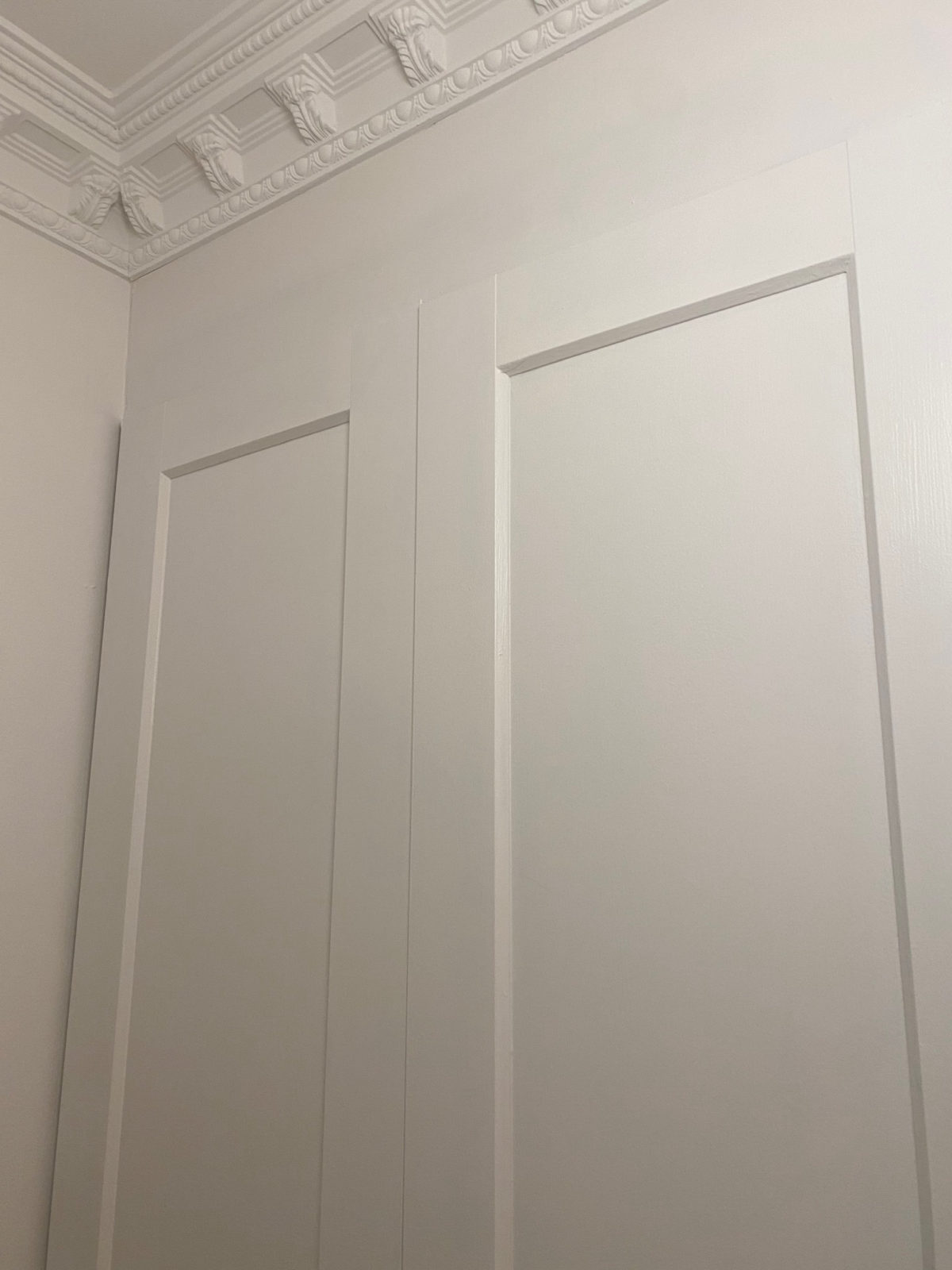 Sekelskifteslägenhet med stuckatur efter målning, bild 8