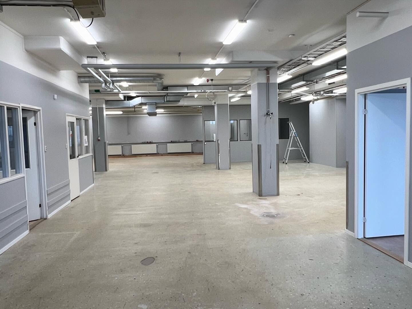 Lagerlokal efter målning, bild 3 av 5